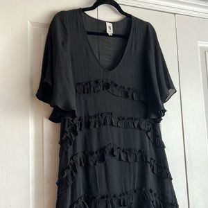 Vici Black flowwy ruffle dress